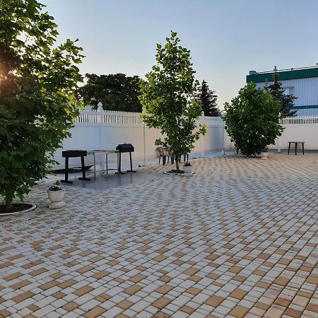 Aleksandriya Hotel Chornomorsk Bagian luar foto