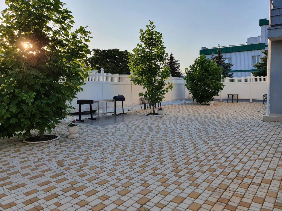Aleksandriya Hotel Chornomorsk Bagian luar foto