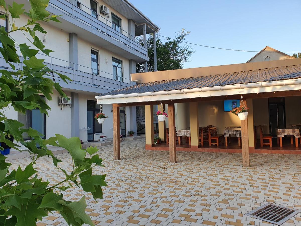 Aleksandriya Hotel Chornomorsk Bagian luar foto