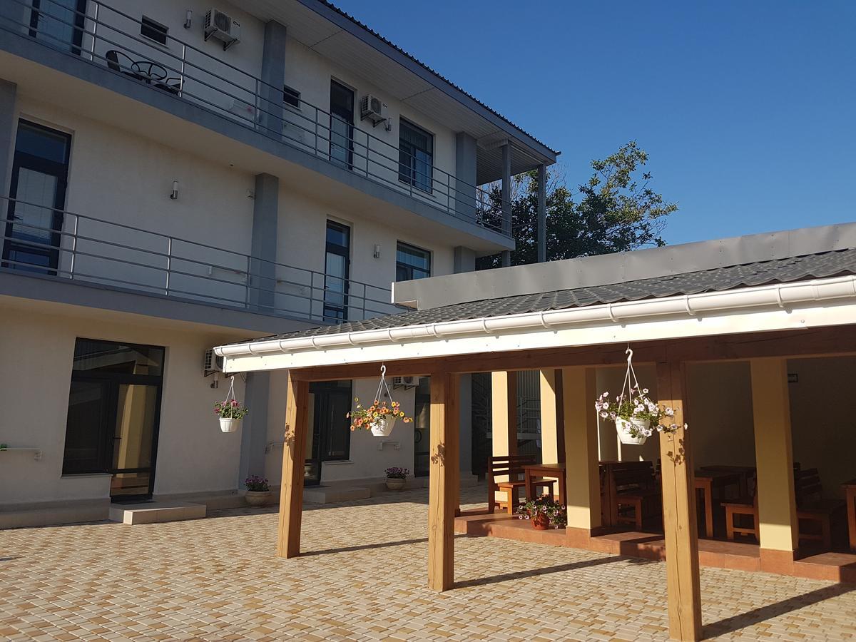 Aleksandriya Hotel Chornomorsk Bagian luar foto